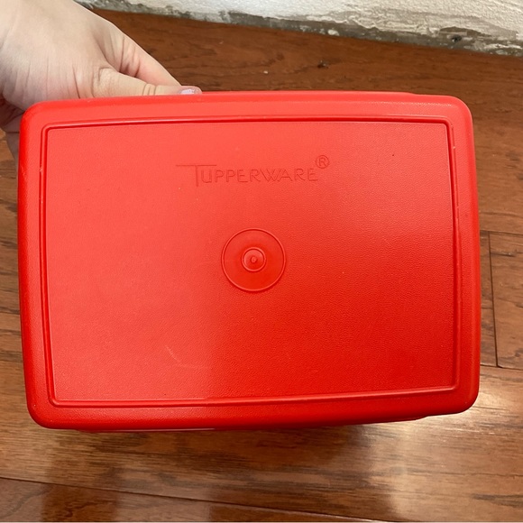 Tupperware Lunchbox Red Rectangle - Picture 3 of 5